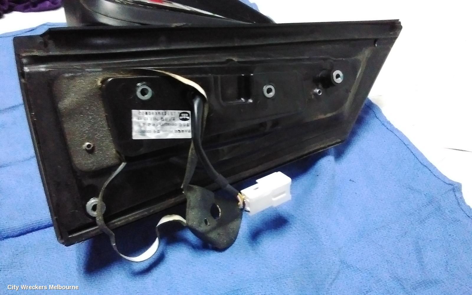 LDV G10 LEFT DOOR MIRROR, SV7C, W/ MANUAL FOLD, BLACK, VAN, 04/2015 ONWARDS - Image 3