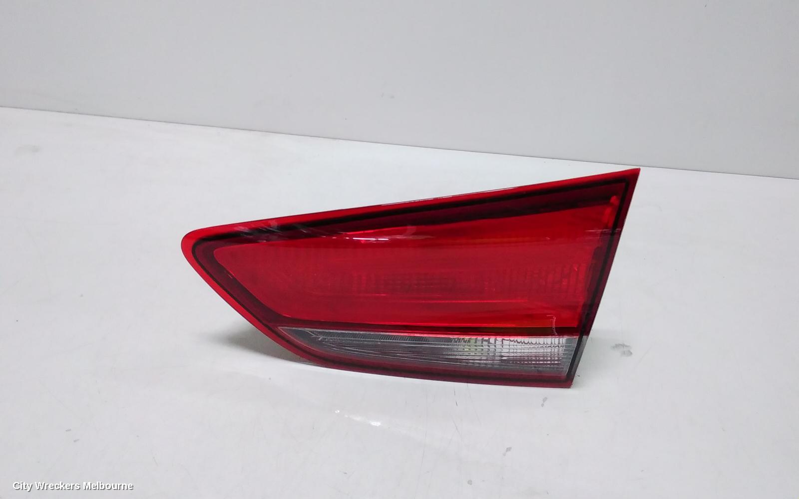 HYUNDAI I30 REAR GARNISH, TAILGATE LAMP (RH SIDE), STANDARD, NON LED TYPE, PD, 03/2017 ONWARDS - Image 1