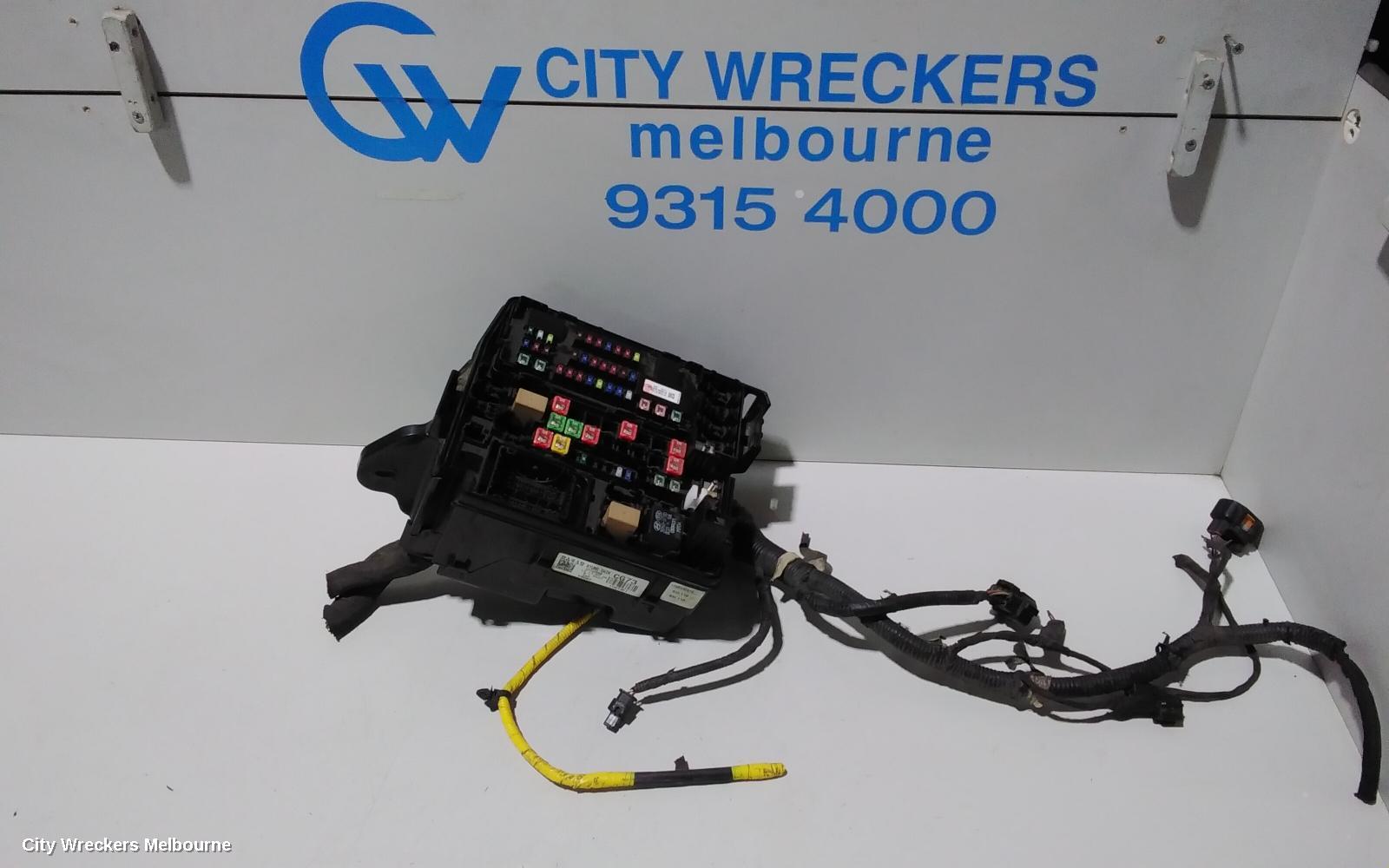 KIA CARNIVAL/GRAND CARNIVAL FUSE BOX, ENGINE BAY, PETROL, YP, 02/2015 - 10/2020 - Image 1