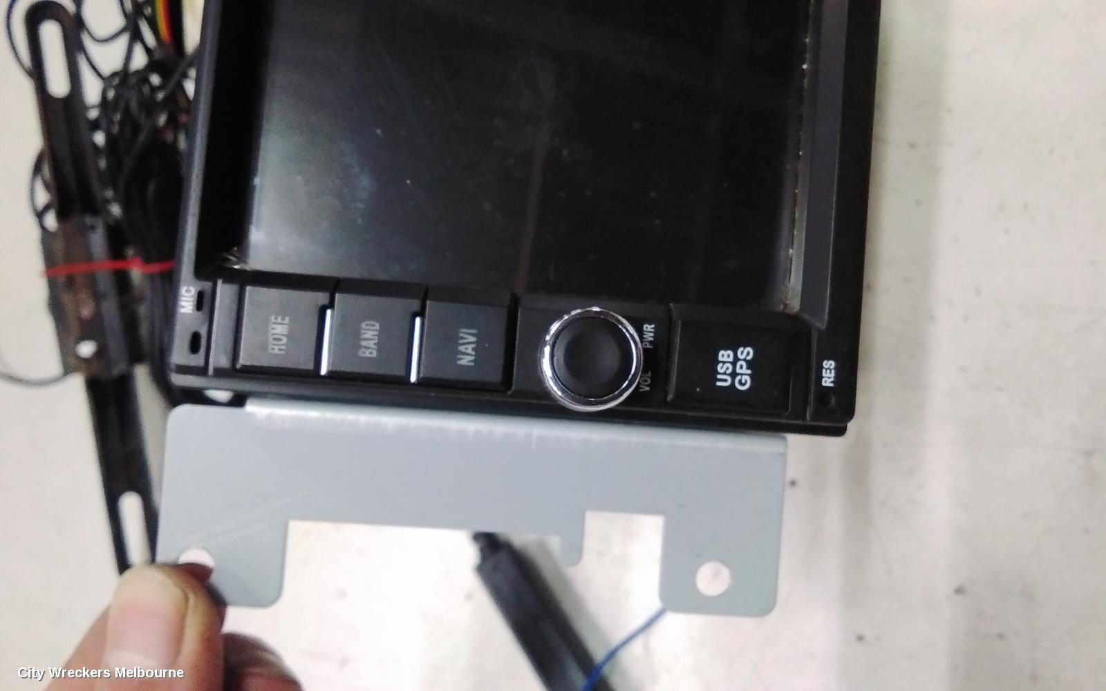 VOLKSWAGEN GOLF RADIO/CD/DVD/SAT/TV, DISPLAY & HEAD UNIT (RCD510), GEN 5, 06/2004 - 02/2009 - Image 2