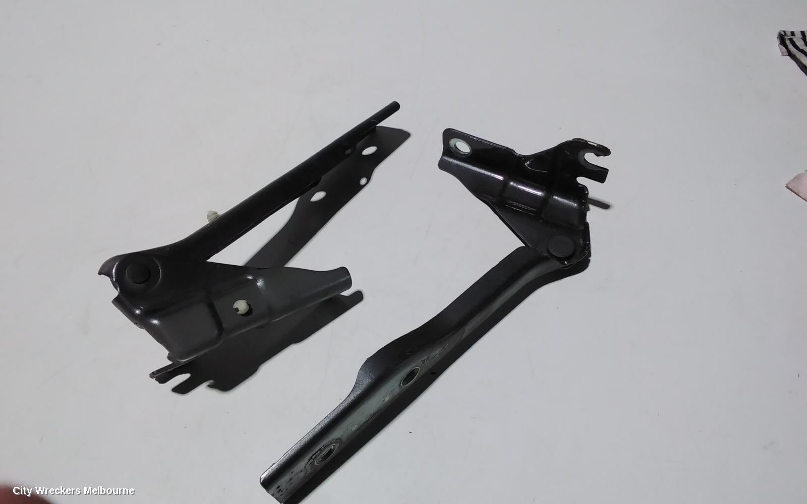 VOLKSWAGEN POLO BONNET HINGE/STRUT, HINGES (PAIR), 6R, 05/2010 - 09/2017 - Image 1