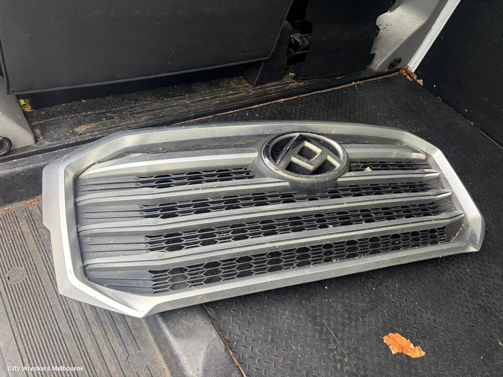 LDV DELIVER 9 GRILLE, RADIATOR GRILLE, GREY, 07/2020 - 12/2023 - Image 1