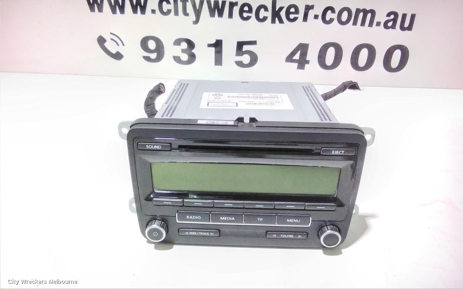 VOLKSWAGEN AMAROK RADIO/CD/DVD/SAT/TV, DISPLAY & HEAD UNIT (RCD310), 2H, 12/2010 - 09/2016 - Image 3