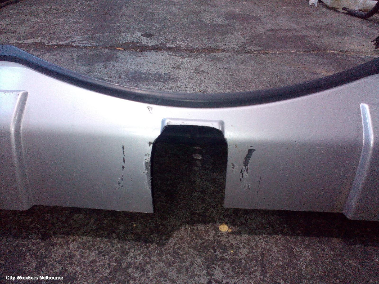 MITSUBISHI PAJERO REAR BUMPER, BUMPER (CENTRE), NS-NW, SILVER COLOUR, 11/2006 - 08/2014 - Image 3