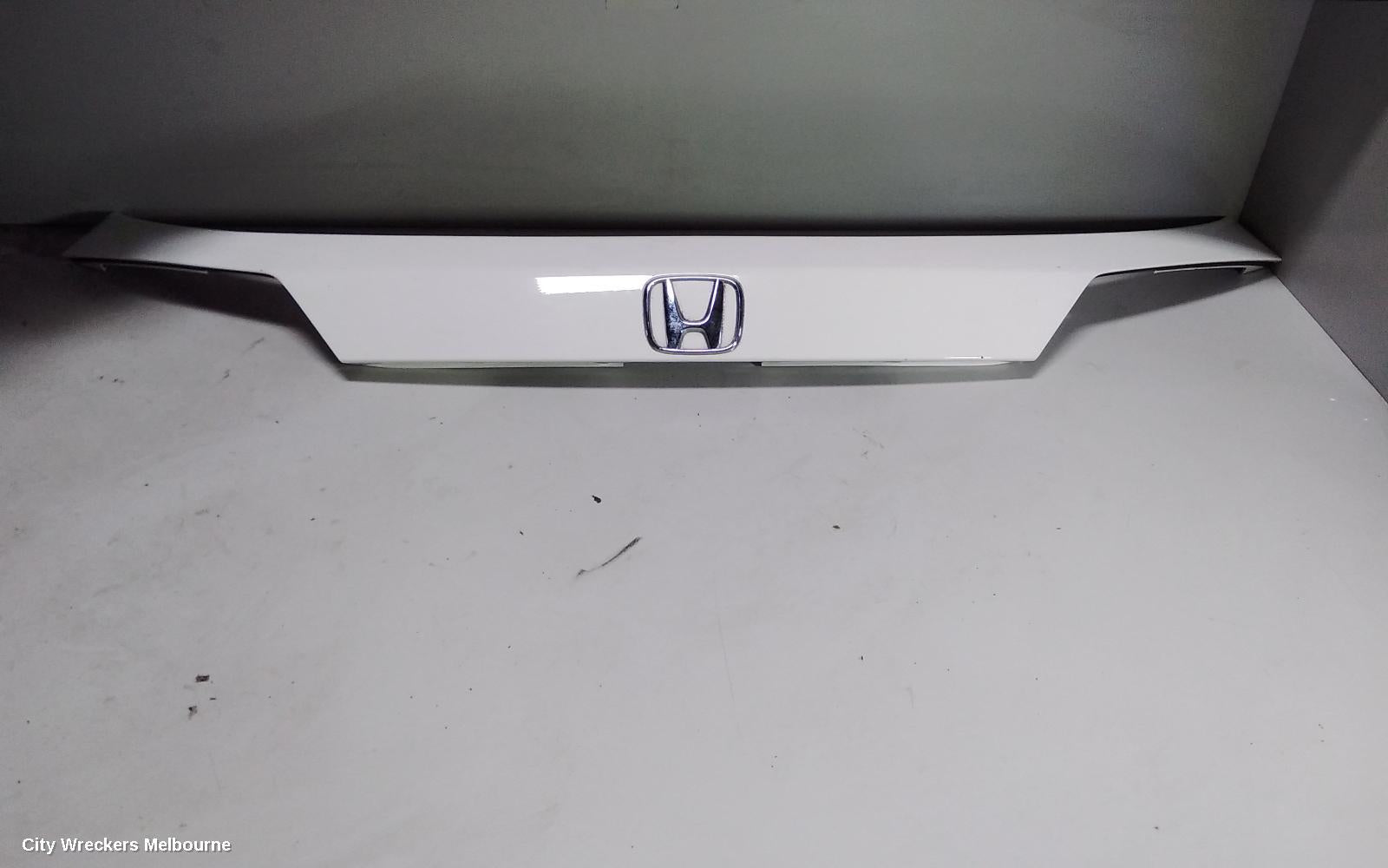HONDA HRV REAR GARNISH, TAILGATE GARNISH (CENTRE), RU5, 12/2014 - 06/2018 - Image 1