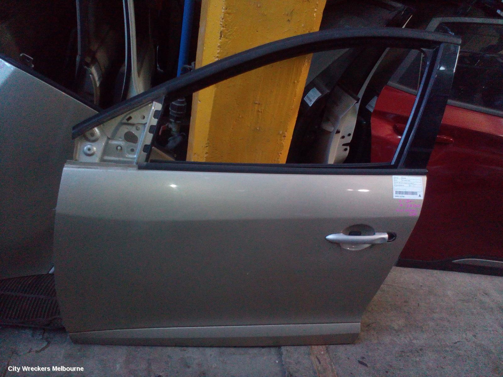 RENAULT MEGANE LEFT FRONT DOOR, X32/K95, 5DR HATCH/WAGON, 09/2010 - 05/2016 - Image 2