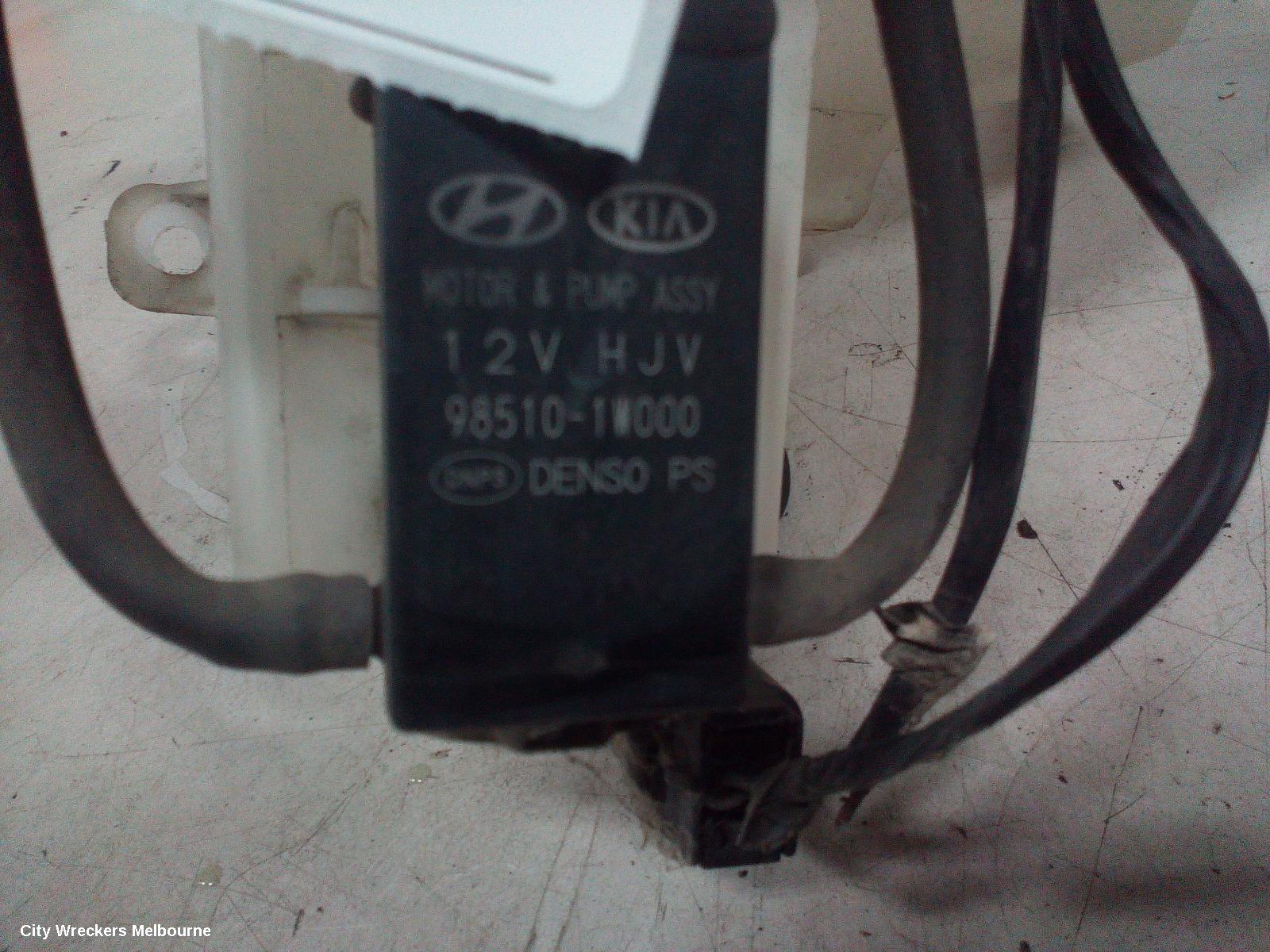 KIA CERATO WASHER BOTTLE, TD, HATCH/SEDAN, NON LEVEL SENSOR TYPE, 01/2009 - 03/2013 - Image 1