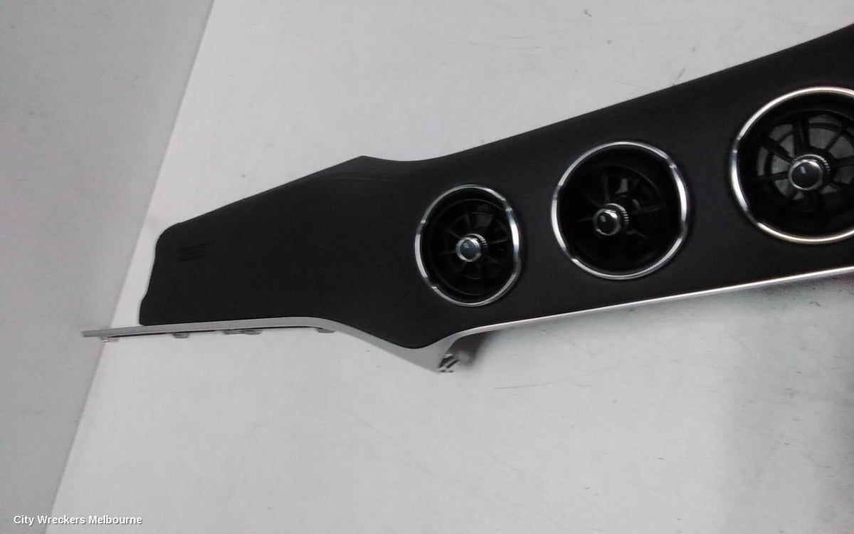 KIA STINGER, CK, 06/2017 - 04/2023, CENTER AIRVENT ASSEMBLY : 137575 - Image 3