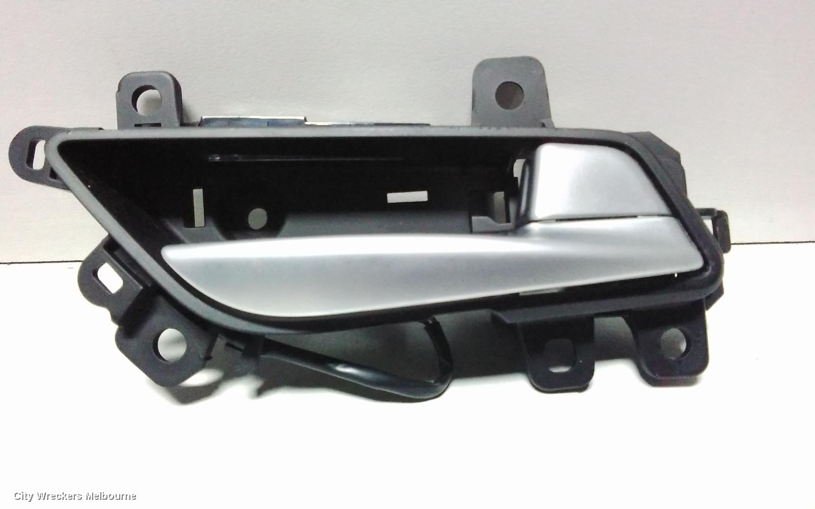 HYUNDAI GENESIS DOOR HANDLE, INNER, RH FRONT, DH, 11/2014 - 01/2018 - Image 2
