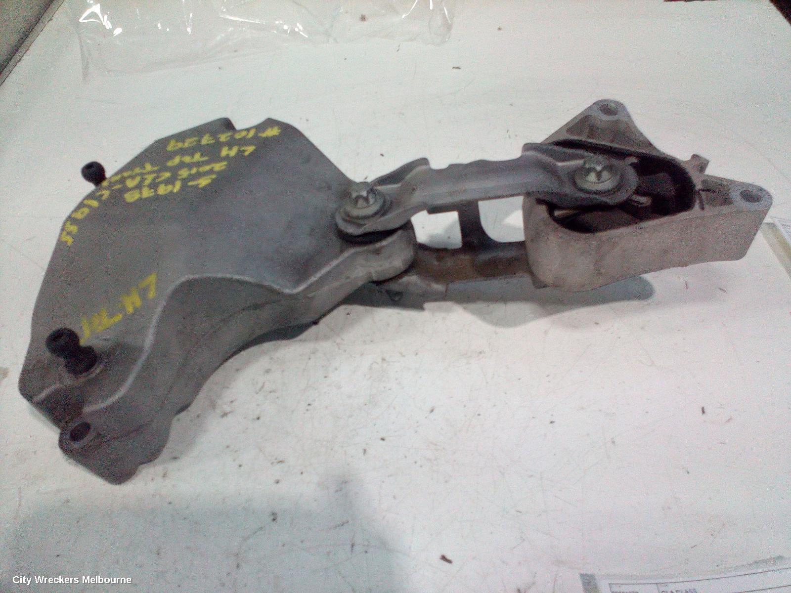 MERCEDES CLA CLASS MOUNT, TRANSMISSION MOUNT, PETROL, 2.0, TURBO, C117/X117, CLA45 AMG, 133.980 CODE, 10/2013 - 01/2019 - Image 3