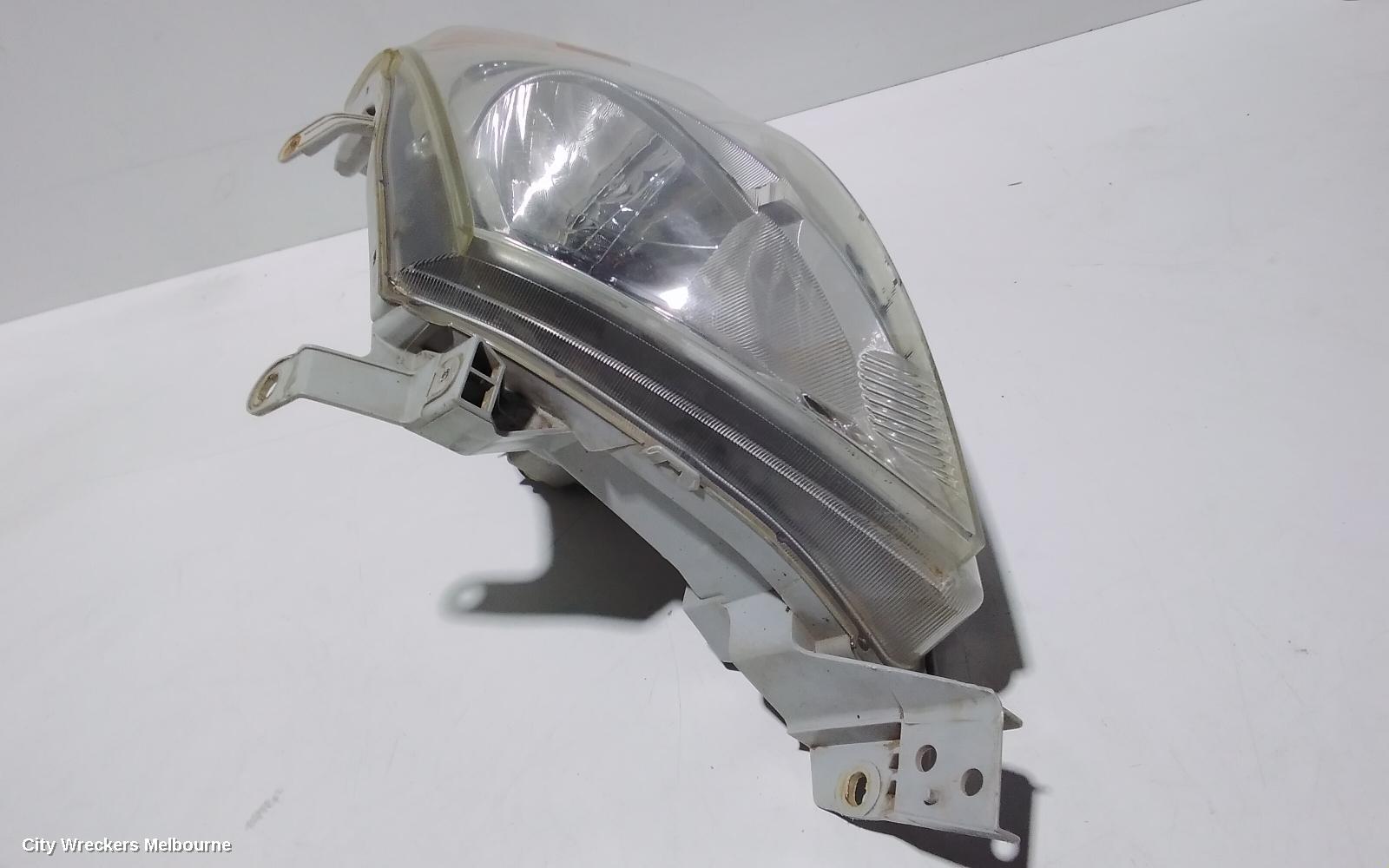TOYOTA HILUX LEFT HEADLAMP, 02/2005 - 10/2008 - Image 3