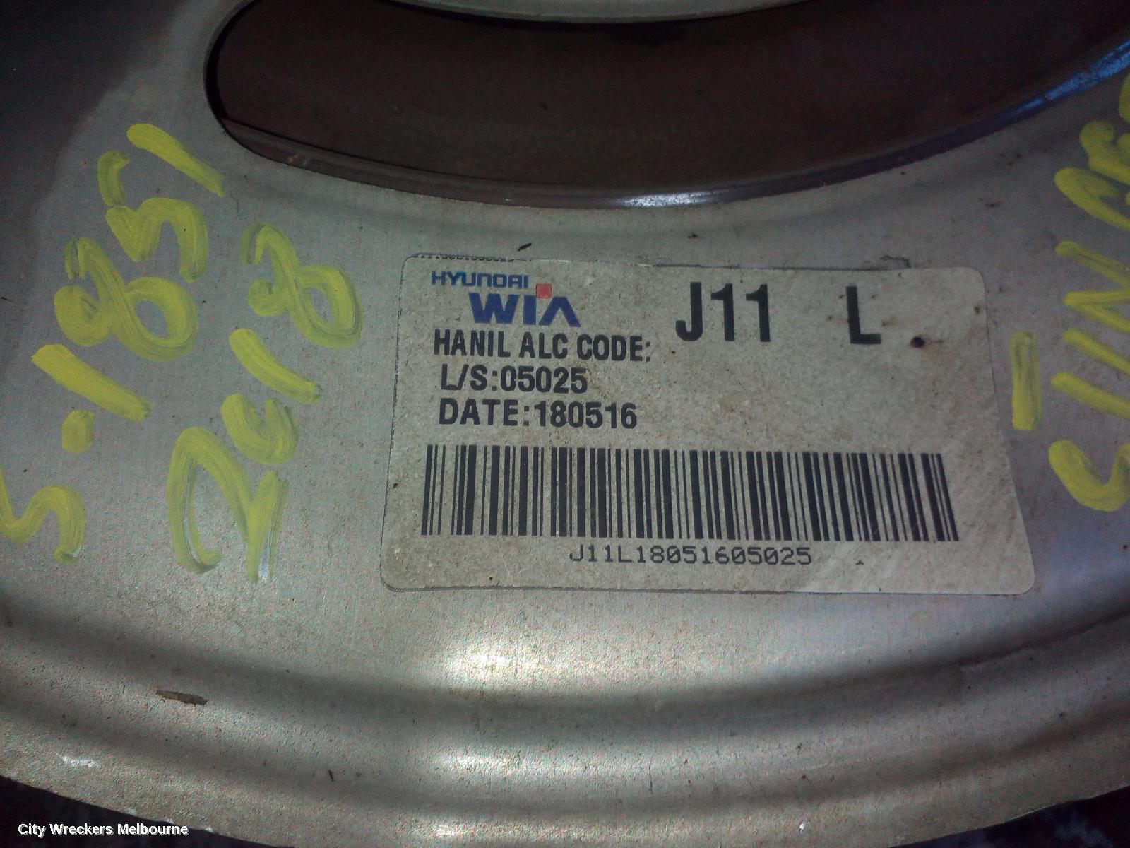 KIA STINGER LEFT FRONT HUB ASSEMBLY, CK, W/ ADAPTIVE SUSPENSION TYPE, 06/2017 - 04/2023 - Image 1