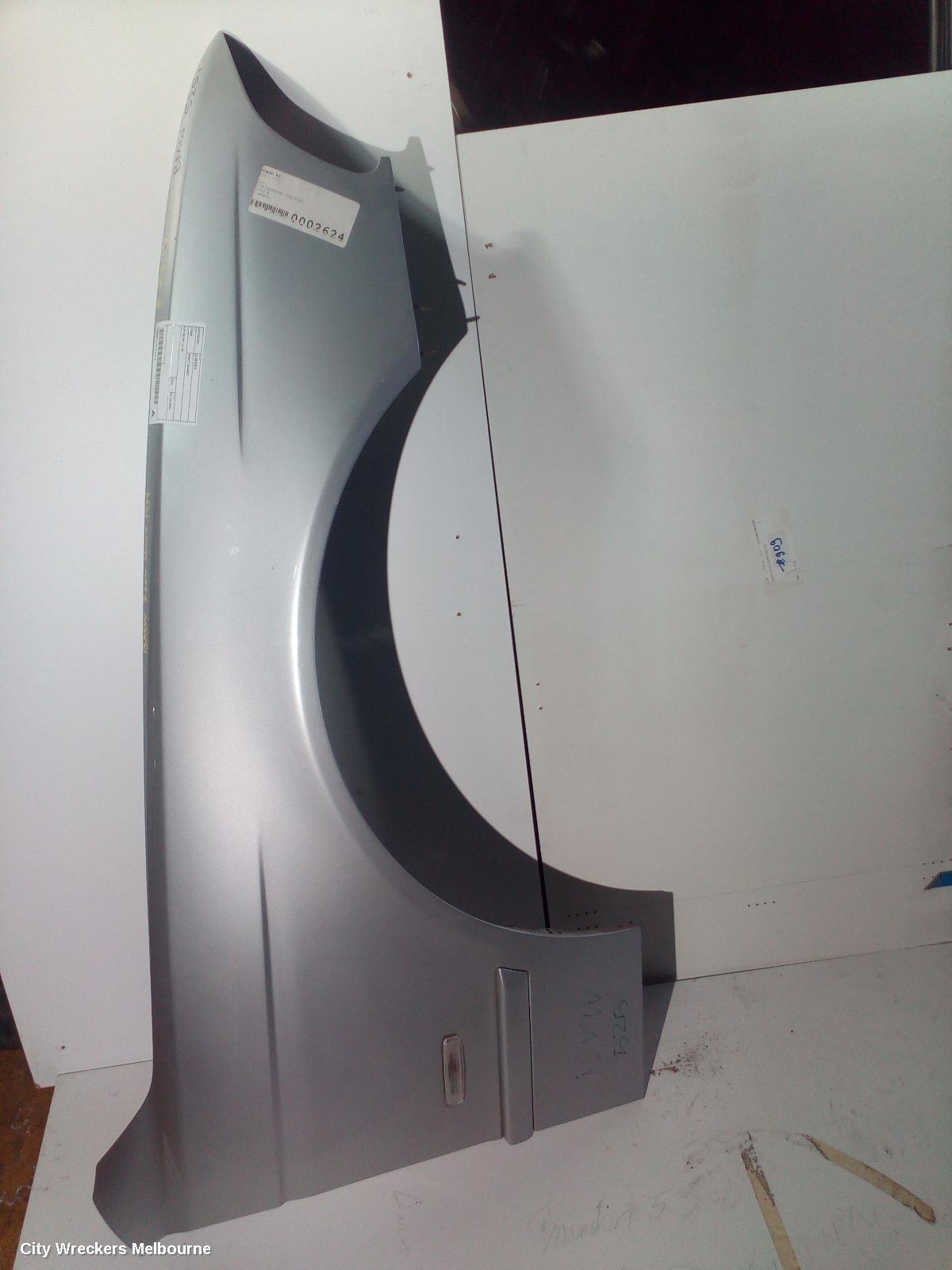 BMW 5 SERIES RIGHT GUARD, E39 05/1996 - 10/2003 - Image 1