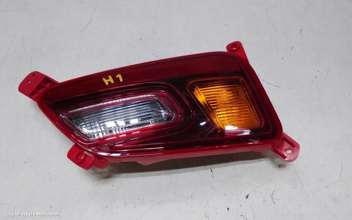 HYUNDAI KONA LEFT TAILLIGHT, OS, IN BUMPER, 09/2017 - 10/2020 - Image 2