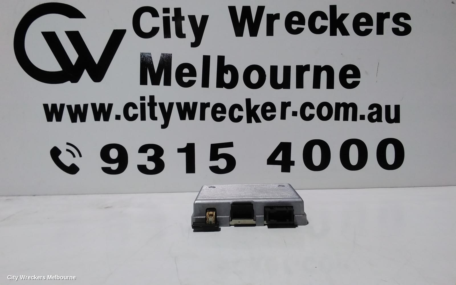 HOLDEN CRUZE RADIO/CD/DVD/SAT/TV, DASH RADIO CONTROL PANEL/CONTROL UNIT, NON SAT NAV TYPE, GLOSS BLACK FACE, JH, 03/2011 - 01/2017 - Image 1