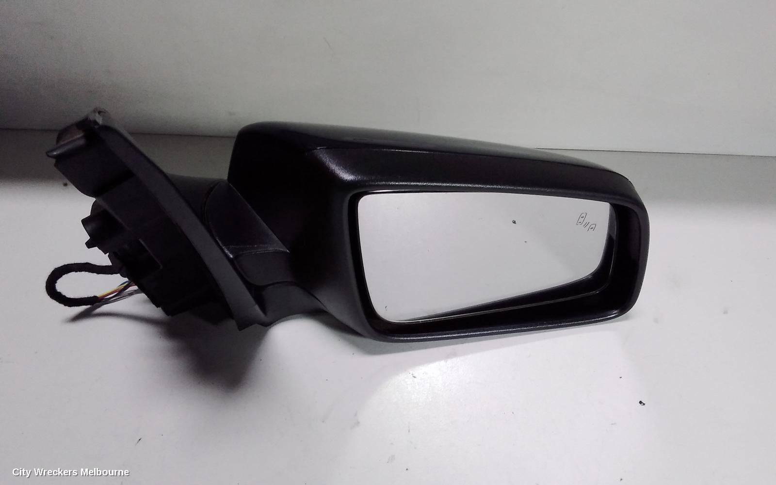 HOLDEN COMMODORE RIGHT DOOR MIRROR, VF, COLOUR CODED/BLACK, W/ BLINDSPOT, NON HEATED TYPE, 05/2013 - 12/2017 - Image 1