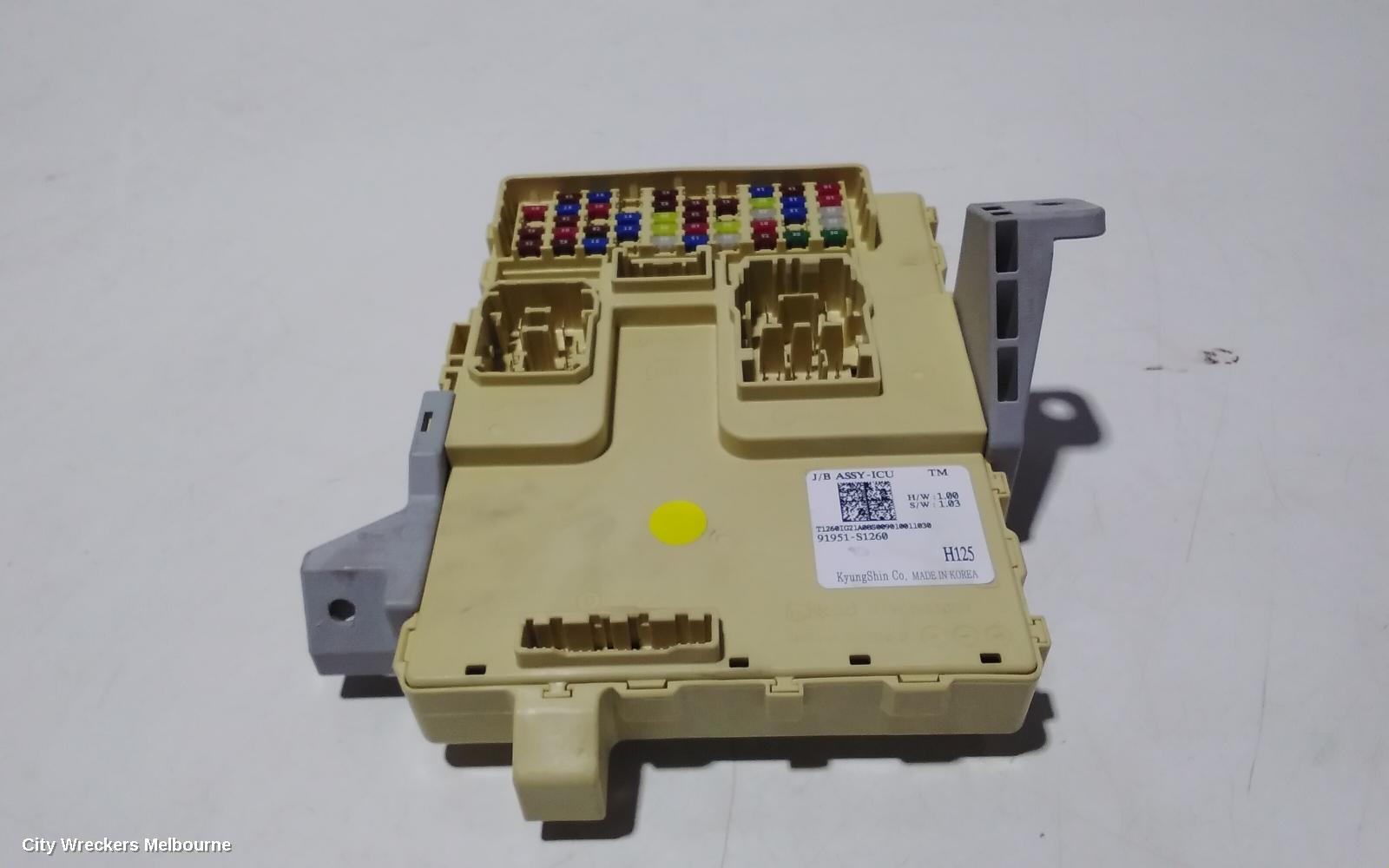 HYUNDAI SANTA FE FUSE BOX, UNDER DASH, TM, 03/2018 ONWARDS - Image 2