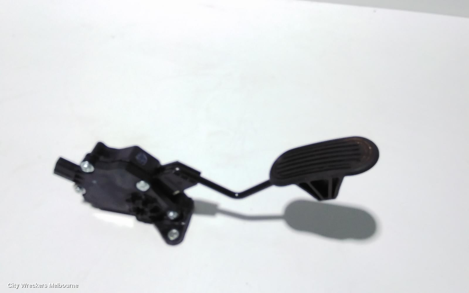 TOYOTA HILUX PEDAL ASSEMBLY, ACCELERATOR PEDAL, 09/2015 - 05/2020 - Image 2