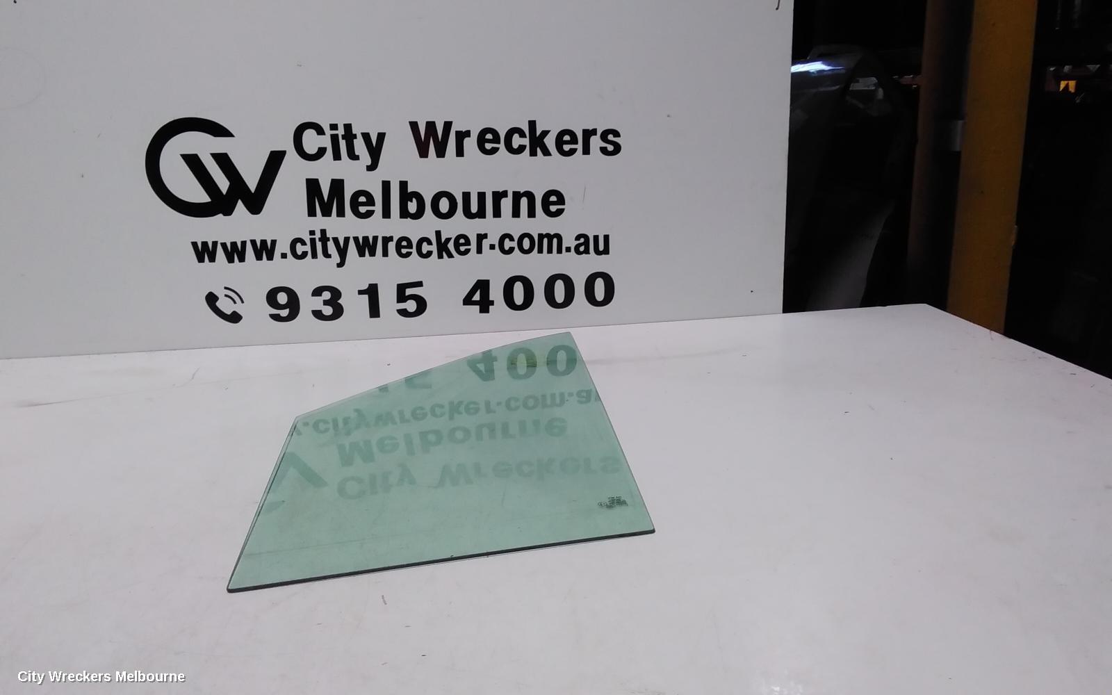 VOLKSWAGEN CRAFTER LEFT FRONT 1/4 DOOR GLASS, SY1, 08/2017 ONWARDS - Image 1