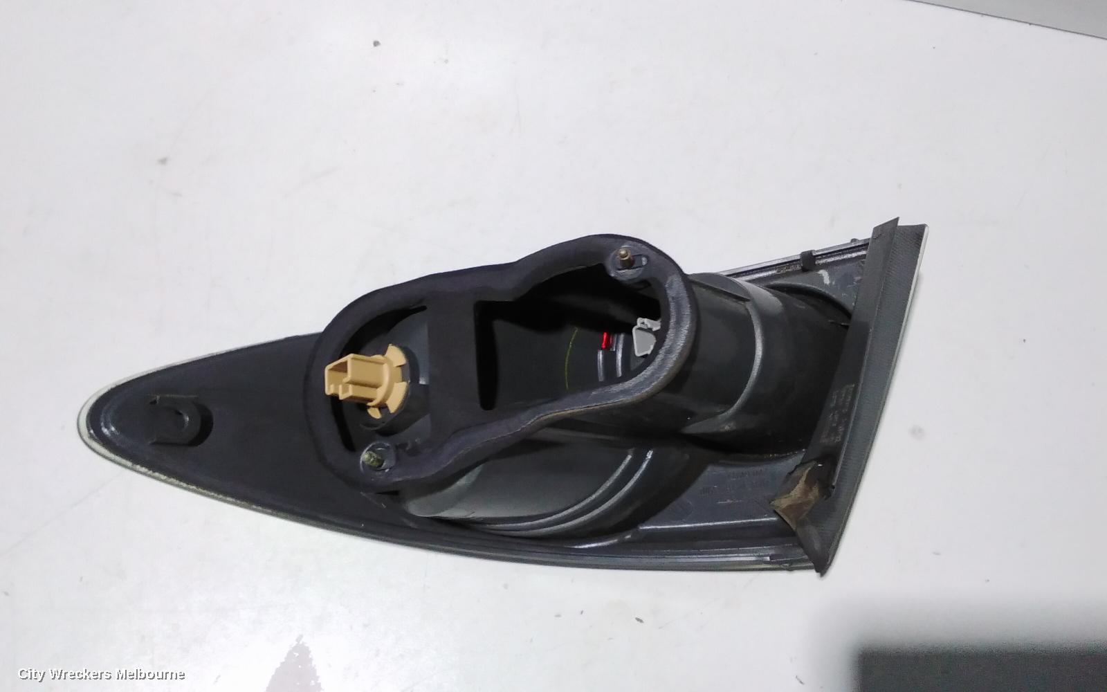 MAZDA 6 LEFT TAILLIGHT, GG/GY, SEDAN/HATCH, LENS# 220-61971, 09/2002 - 08/2005 - Image 3