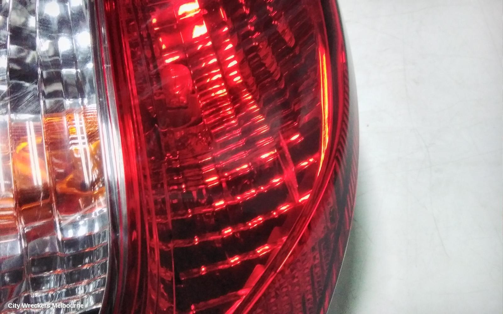 TOYOTA CAMRY RIGHT TAILLIGHT, SK36, REVERSE LAMP IN CENTRE, 08/2002 - 09/2004 - Image 3