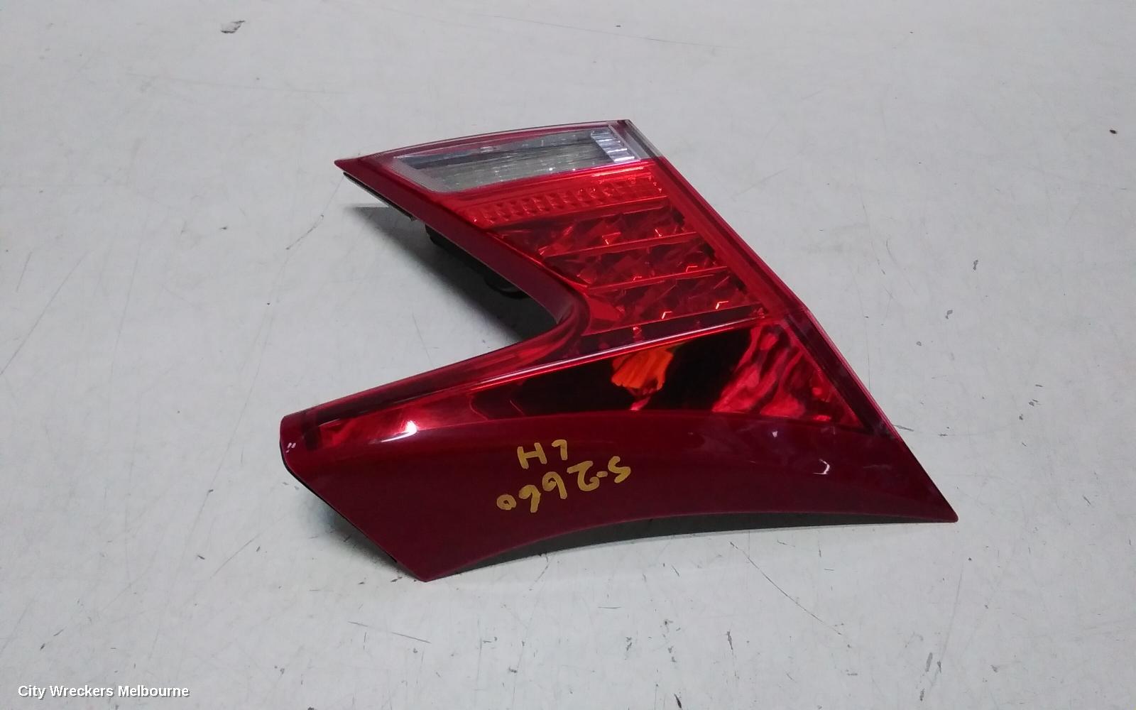 HONDA CIVIC REAR GARNISH, TAILGATE LAMP (LH SIDE), 9TH GEN, HATCH (VIN SHHFK), 06/2012 - 03/2015 - Image 2