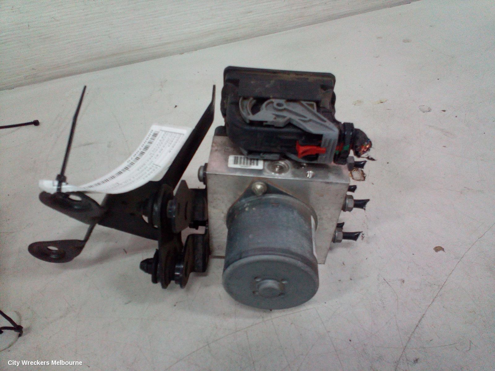 VOLKSWAGEN PASSAT ABS PUMP/MODULATOR, 3C/MK6 B6-B7, ON MODULE P/N 3AA614109N, 03/2006 - 05/2015 - Image 3