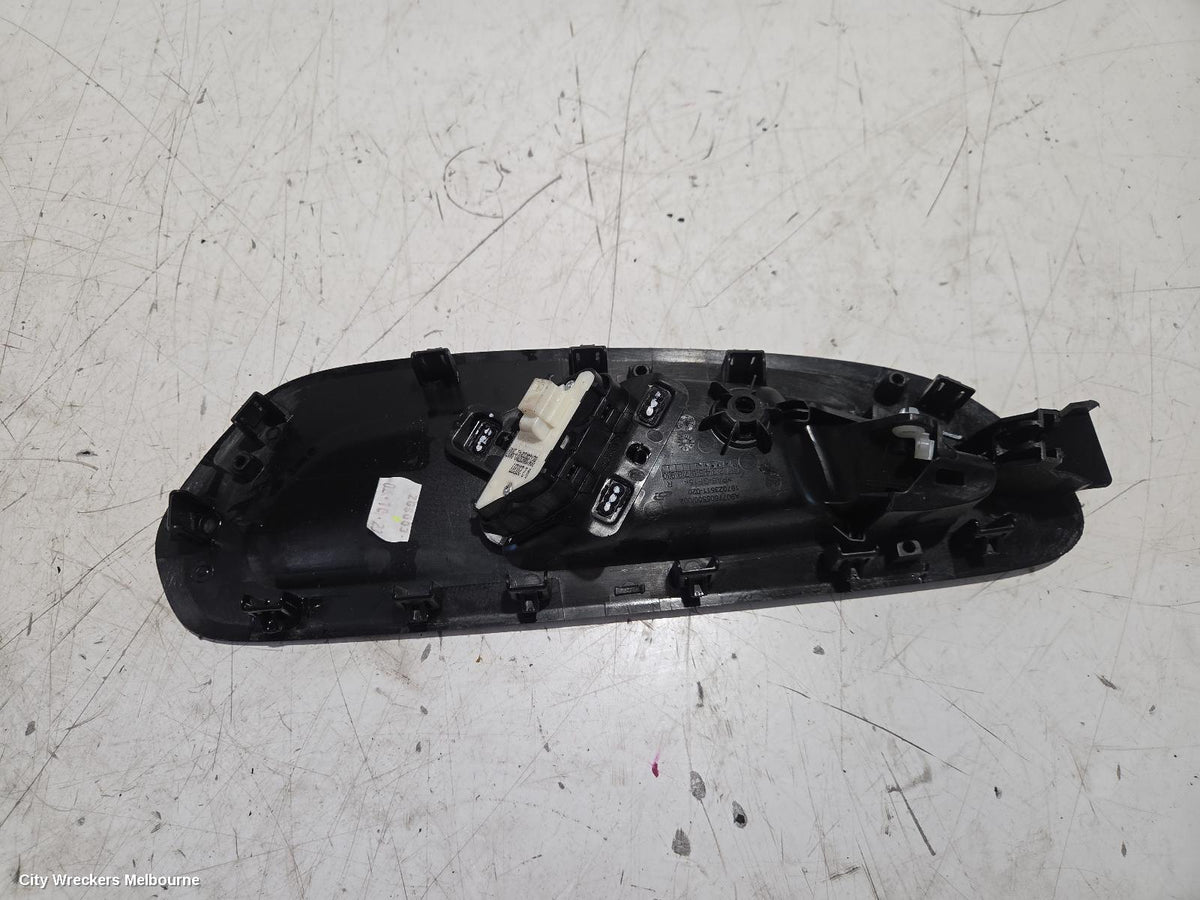 MERCEDES SPRINTER DOOR HANDLE, VS30, RH FRONT, INNER, VAN/CAB CHASSIS, 05/2018 ONWARDS - Image 3