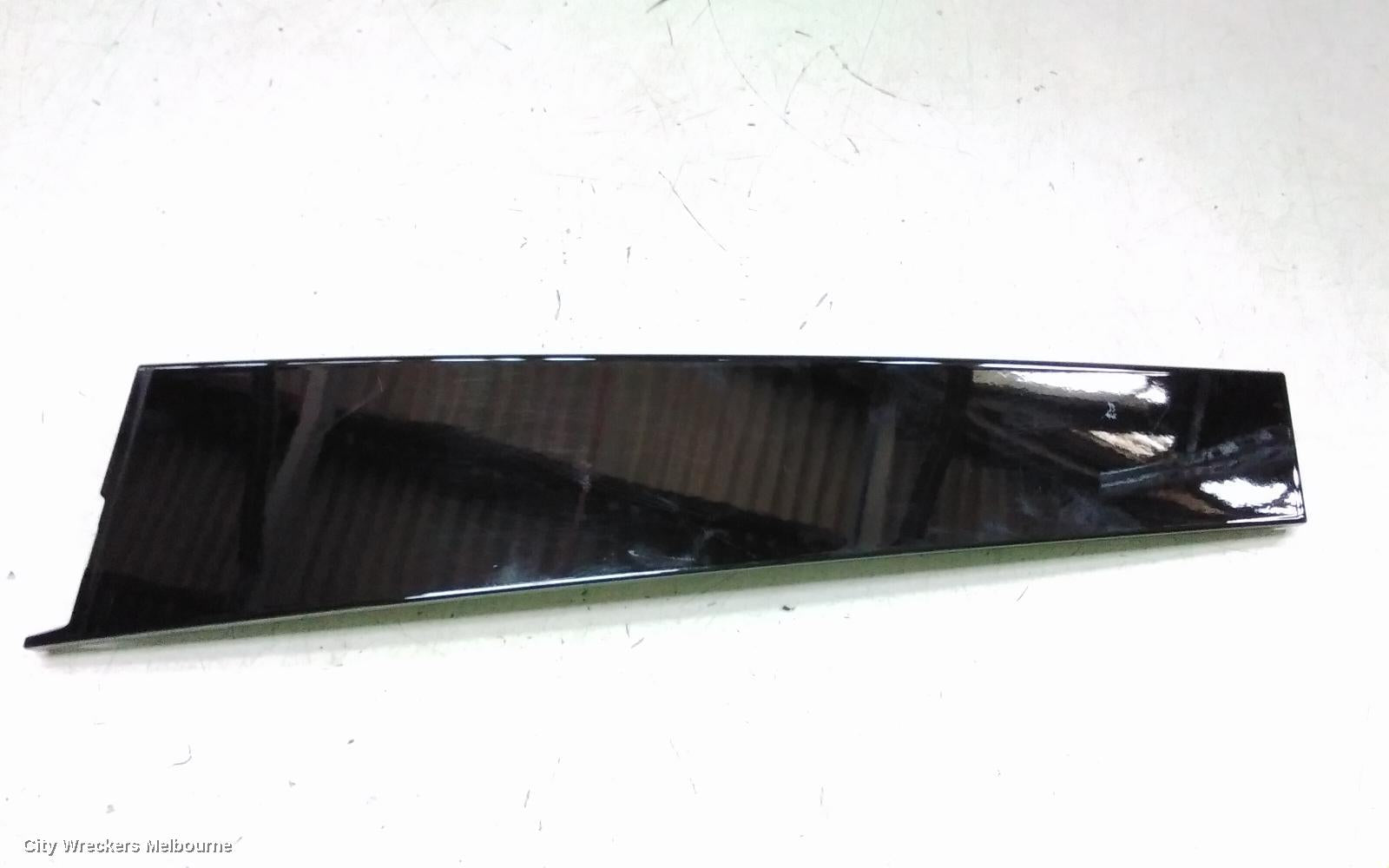 HYUNDAI SANTA FE DOOR MOULD, RHR: 137238, MX5, RH REAR, HIGH GLOSS BLACK, 11/2023 ONWARDS - Image 2