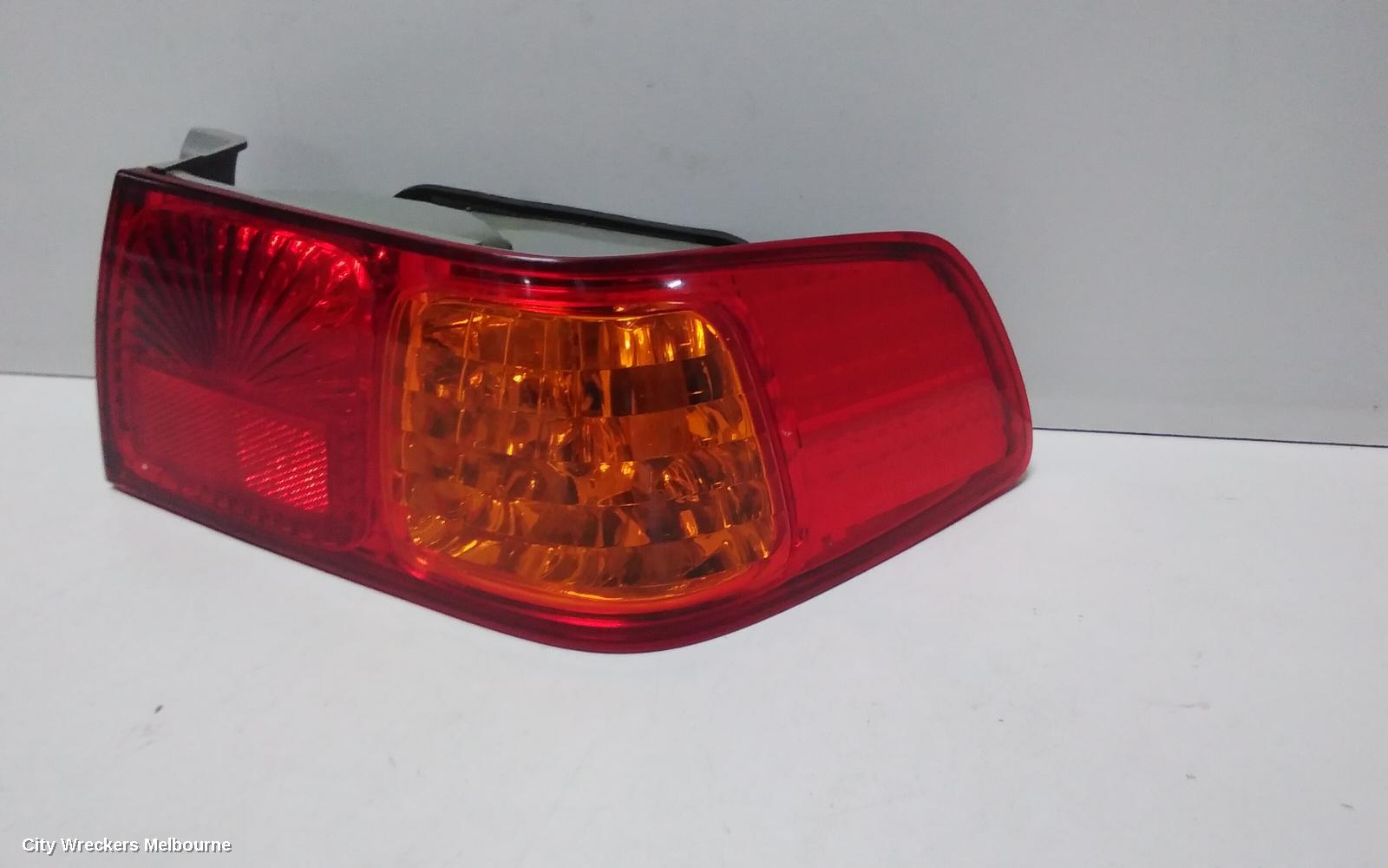 TOYOTA CAMRY RIGHT TAILLIGHT, SK20, SEDAN, 10/2000 - 08/2002 - Image 3