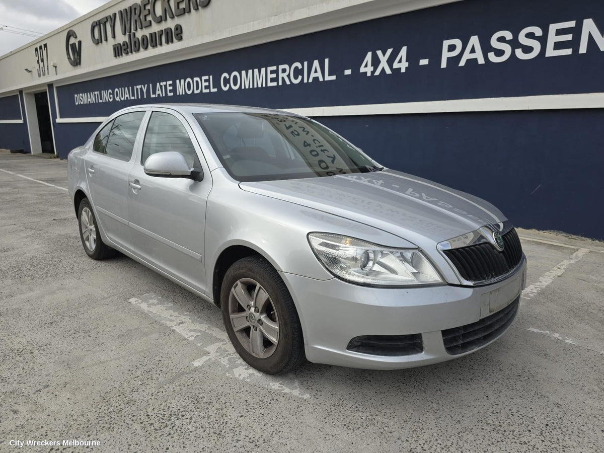 SKODA OCTAVIA LEFT GUARD LINER, 1Z, 05/2009 - 10/2013 - Image 3
