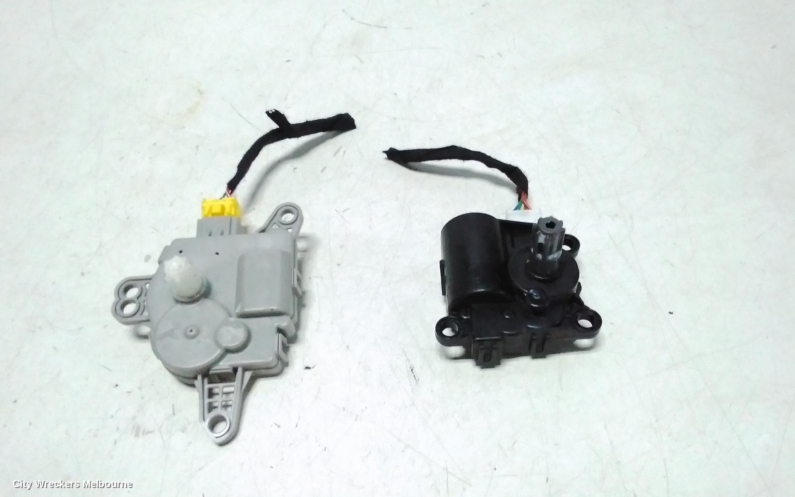 KIA SORENTO, UM, 03/2015 - 02/2020, BOTH HEATER FLAP MOTORS /  FOR AIR CONTROL : 118470 - Image 1