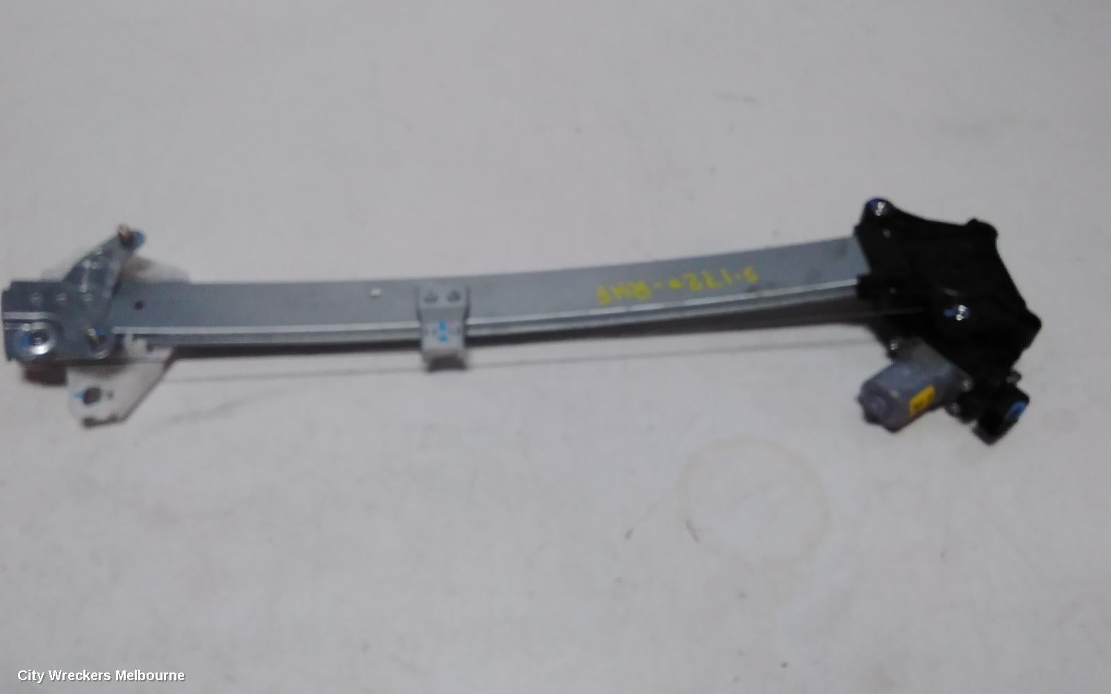 HONDA CRV RIGHT FRONT WINDOW REG/MOTOR, RW, 05/2017 - 08/2023 - Image 1