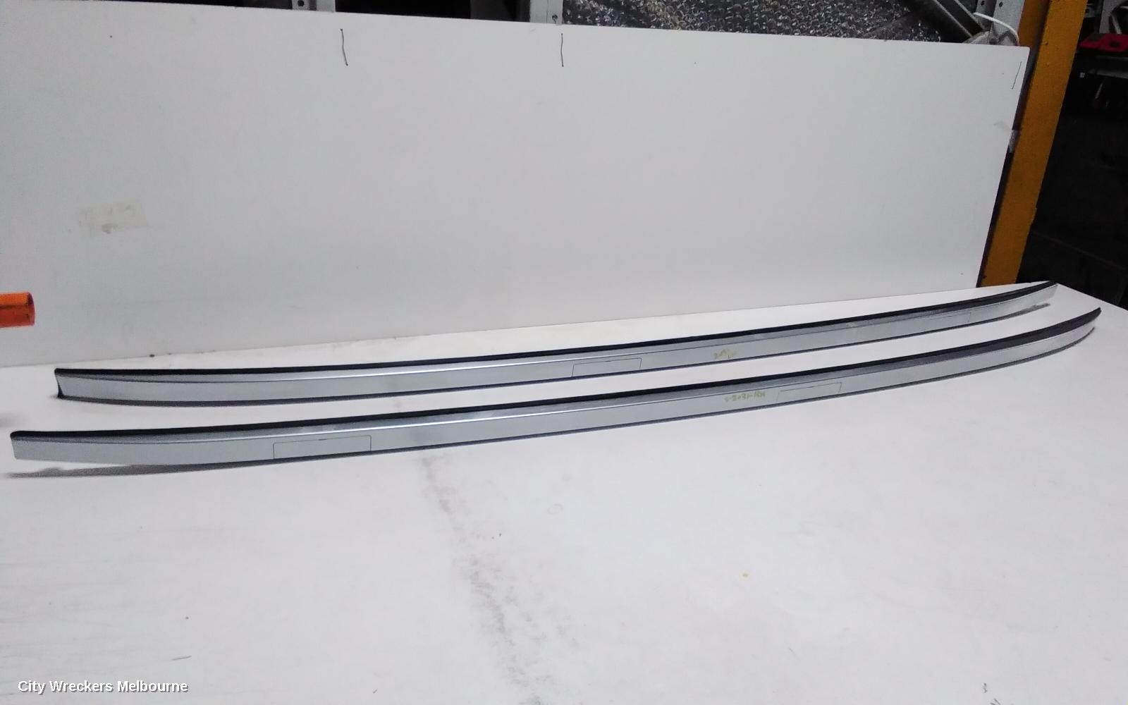 TOYOTA KLUGER ROOF RAIL - Image 3