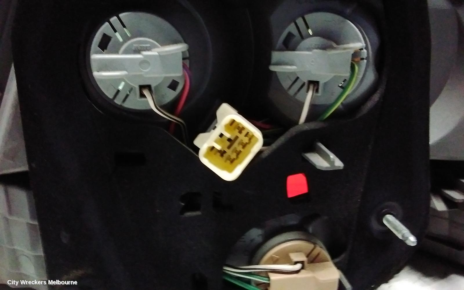 TOYOTA COROLLA LEFT TAILLIGHT, ZZE122, SEDAN, LENS# 02-91 FARBA, 04/2004 - 06/2007 - Image 3