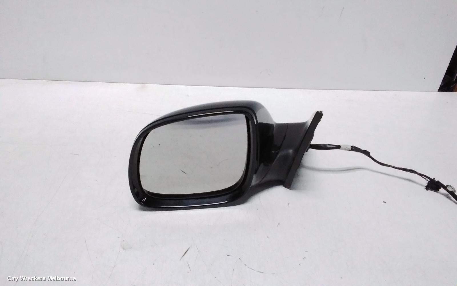 AUDI Q7 LEFT DOOR MIRROR, 4L, MANUAL FOLD, W/ INDICATOR, NON MEMORY & NO LANE CHANGE ASSIST TYPE, 09/2006 - 09/2009 - Image 1