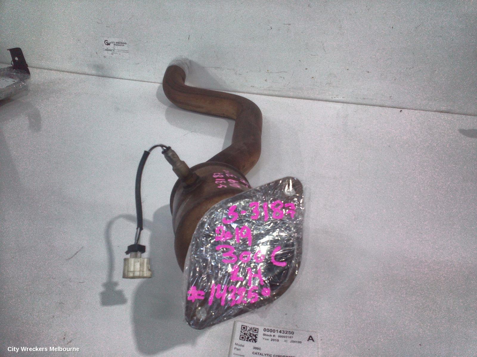 CHRYSLER 300C CATALYTIC CONVERTER, UNDERCAR CAT-TYPE, 6.4, PETROL, LH SIDE, LX, 01/2015 - 12/2021 - Image 1