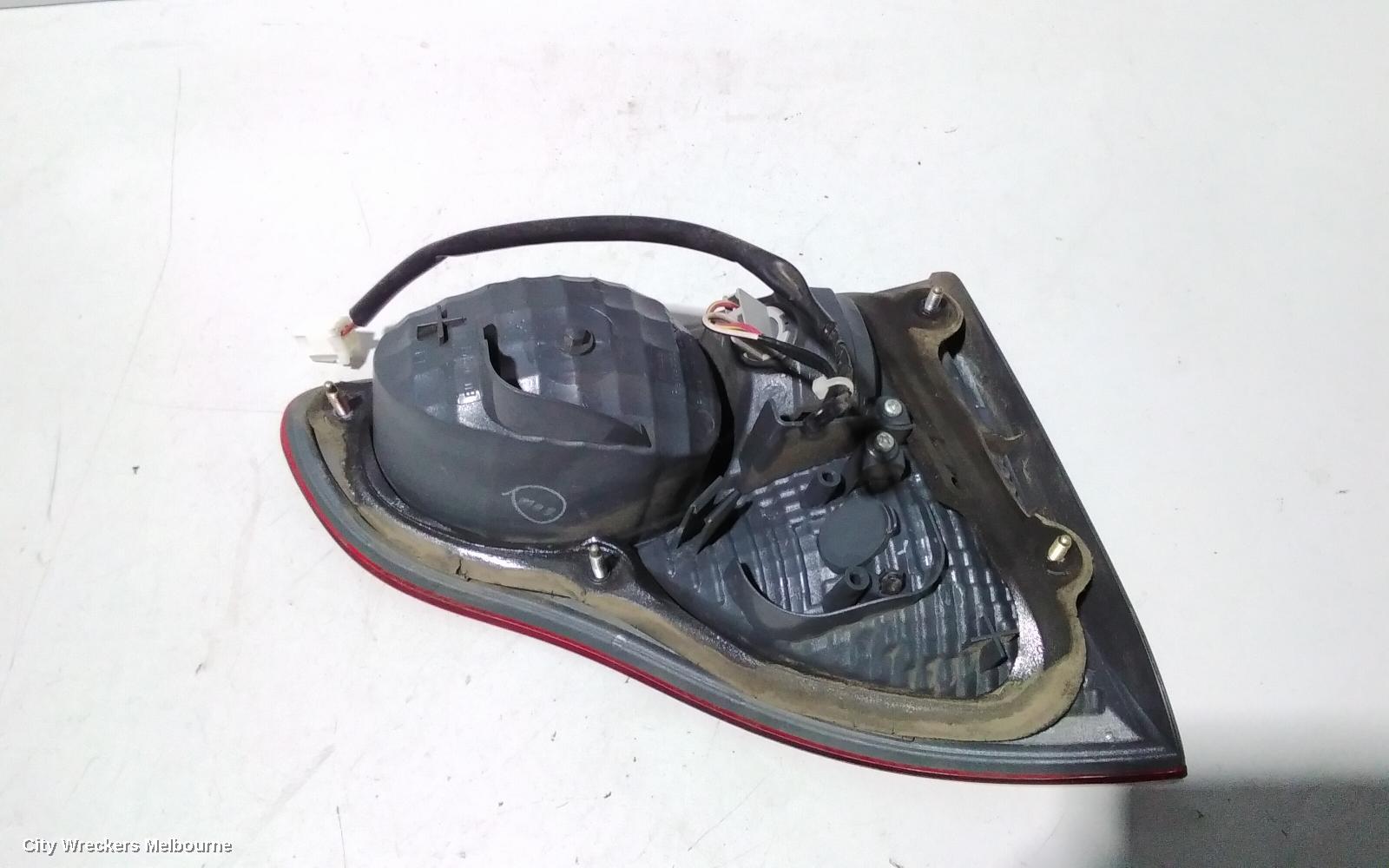 TOYOTA AVENSIS REAR GARNISH, TAILGATE LAMP (RH SIDE), ACM20R, 12/2001 - 11/2003 - Image 3
