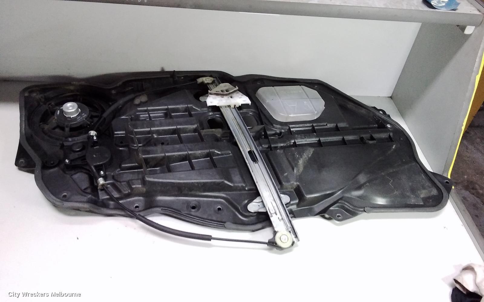 MAZDA 2 RIGHT FRONT WINDOW REG/MOTOR, DE SERIES, POWER, 5DR HATCH, 09/2007 - 09/2014 - Image 3
