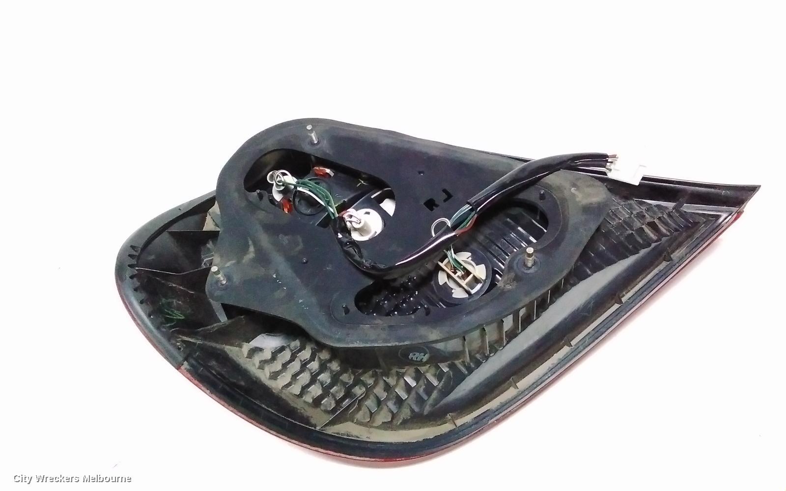 TOYOTA CAMRY RIGHT TAILLIGHT, SK36, REVERSE LAMP IN CENTRE, 08/2002 - 09/2004 - Image 3