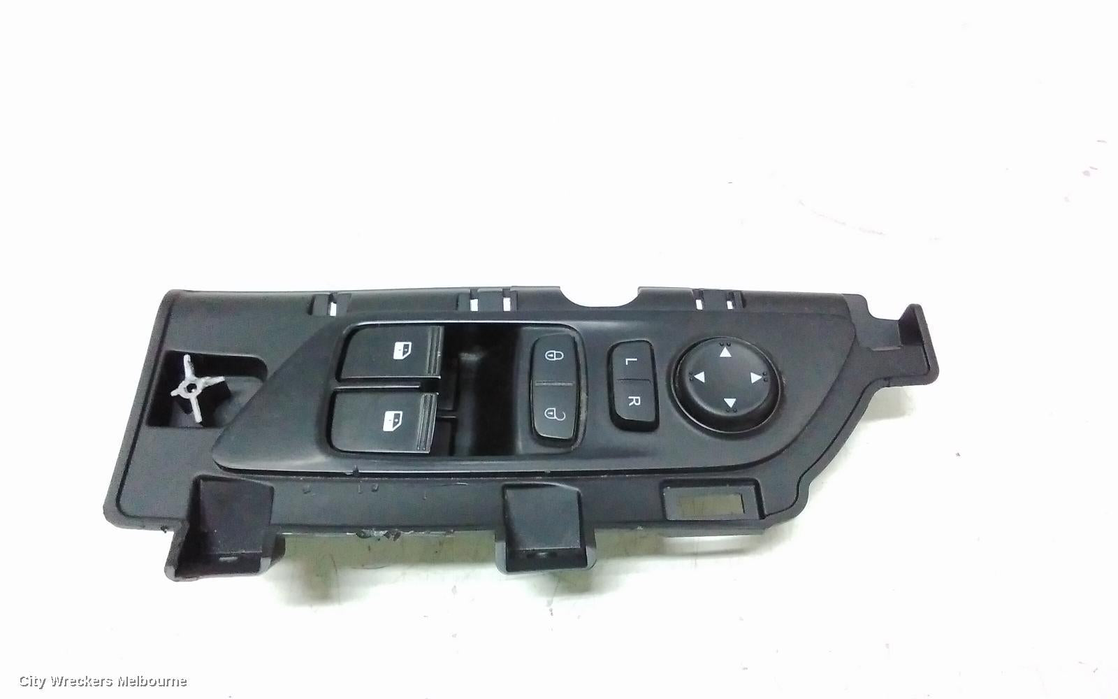 LDV G10 PWR DR WIND SWITCH, RH FRONT (MASTER SWITCH), SV7A/SV7C, WAGON/VAN, 04/2015 ONWARDS - Image 2