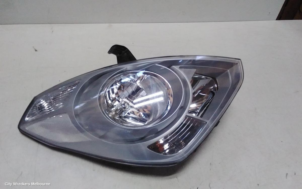 HYUNDAI ILOAD/IMAX RIGHT HEADLAMP, TQ, ILOAD/IMAX, HALOGEN TYPE, 11/2007 - 02/2018 - Image 1