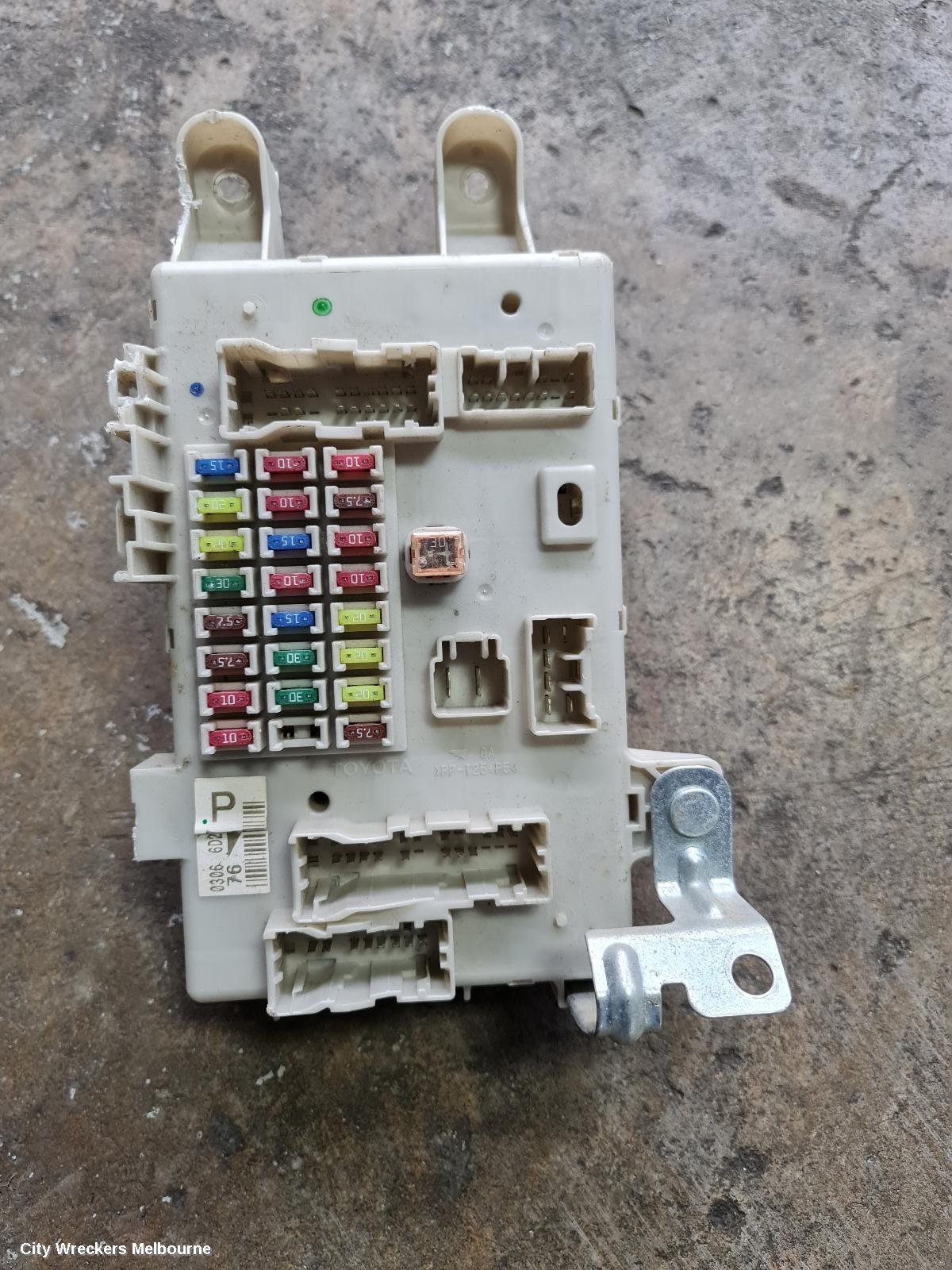 TOYOTA PRADO FUSE BOX, ENGINE BAY, DIESEL, 120 SERIES, 02/2003 - 10/2009 - Image 2
