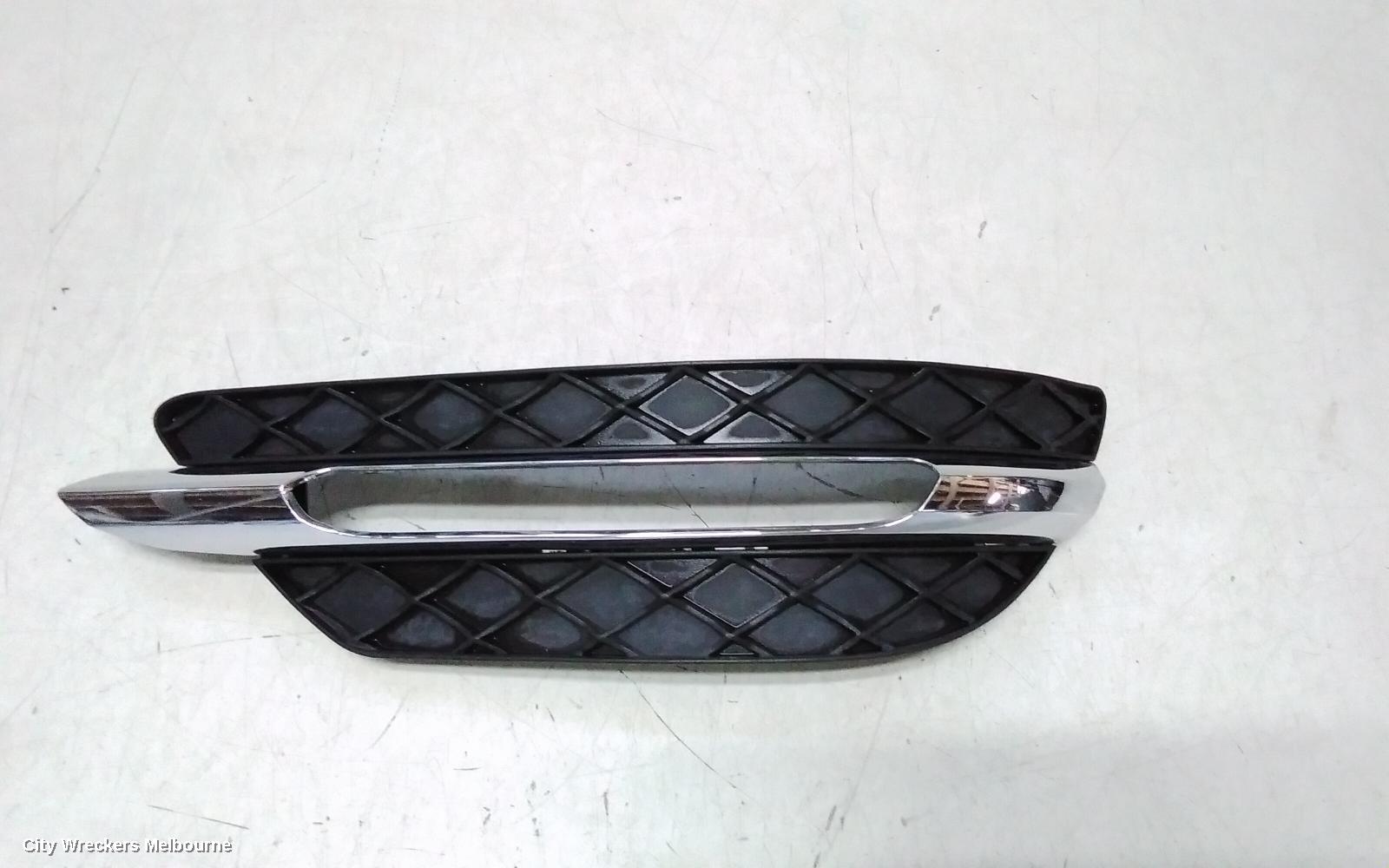 MERCEDES C CLASS RIGHT INDICATOR/FOG/SIDE, DAYTIME RUNNING LAMP, W204/S204/C204, STRIP TYPE (WHITE HOUSING), 03/2011 - 01/2015 - Image 3