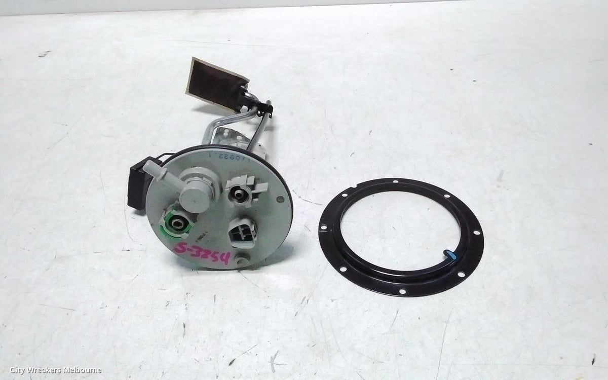 TOYOTA HIACE FUEL PUMP, DIESEL, TRH/KDH, 01/2005 - 04/2019 - Image 1