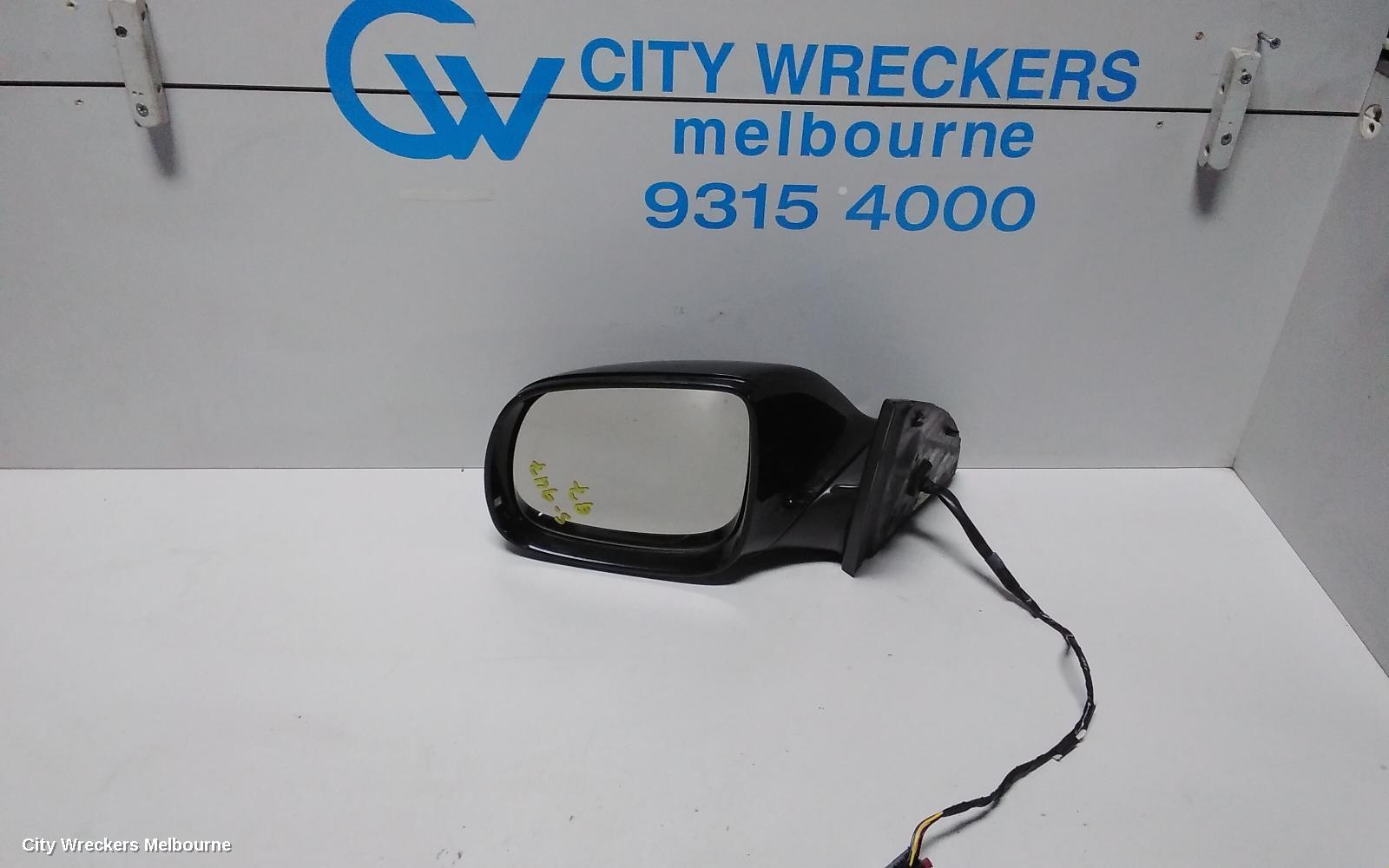 AUDI Q7 LEFT DOOR MIRROR, 4L, MANUAL FOLD, W/ INDICATOR, NON MEMORY & NO LANE CHANGE ASSIST TYPE, 10/2009 - 08/2015 - Image 1