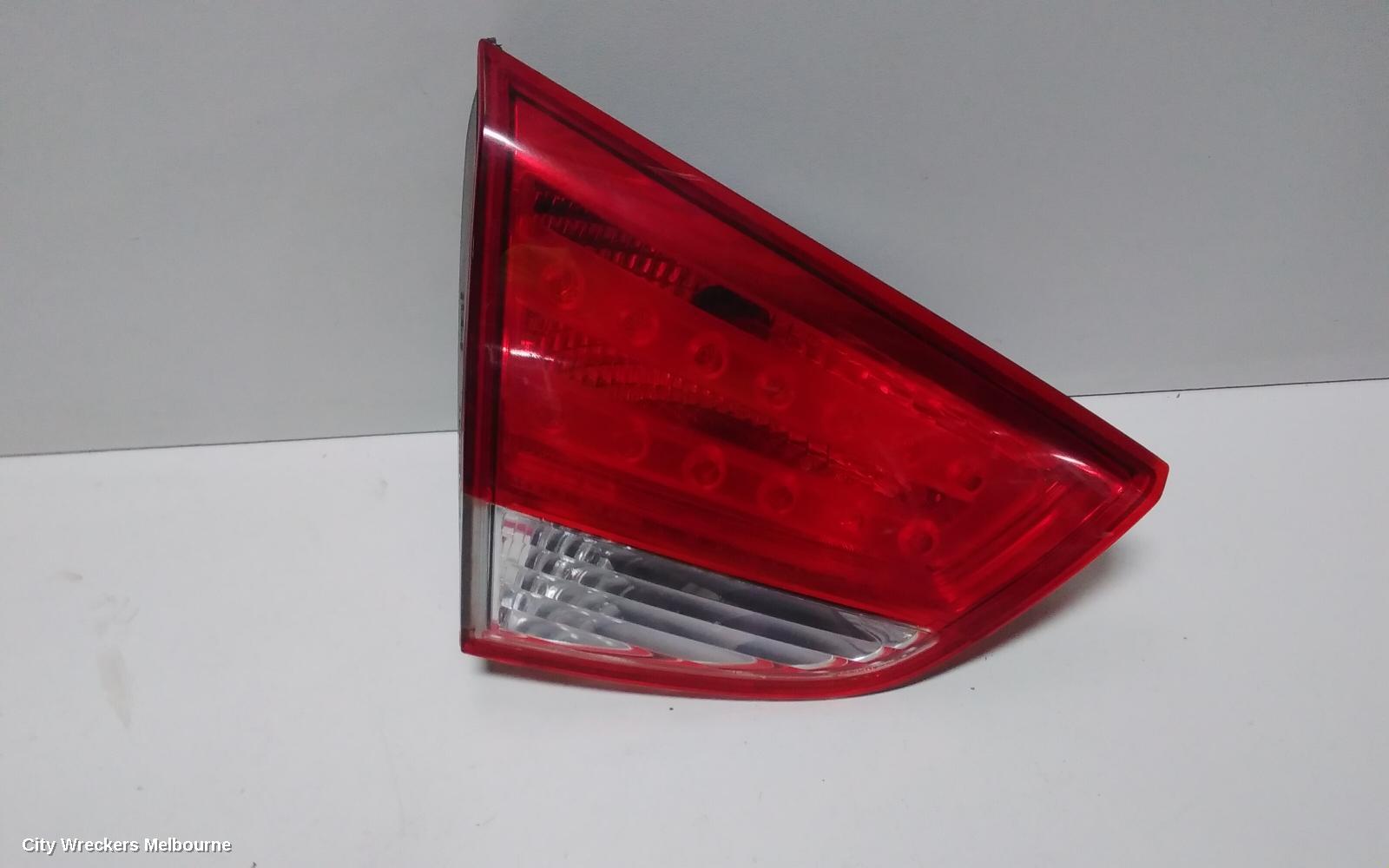 HYUNDAI IX35 REAR GARNISH, TAILGATE LAMP (LH SIDE), LM SERIES (VIN TMAJ), 10/2013 - 01/2016 - Image 1