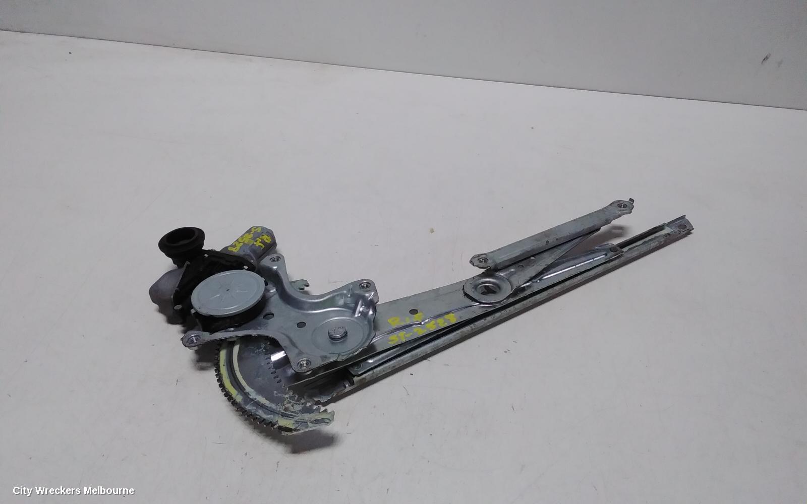 TOYOTA KLUGER RIGHT FRONT WINDOW REG/MOTOR, XU50 SERIES, 12/2013 - 02/2021 - Image 1