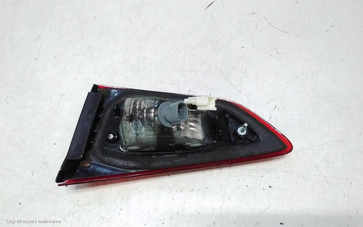 MAZDA CX3 REAR GARNISH, TAILGATE LAMP (LH SIDE), W/ HALOGEN TYPE, DK, 03/2015 ONWARDS - Image 3