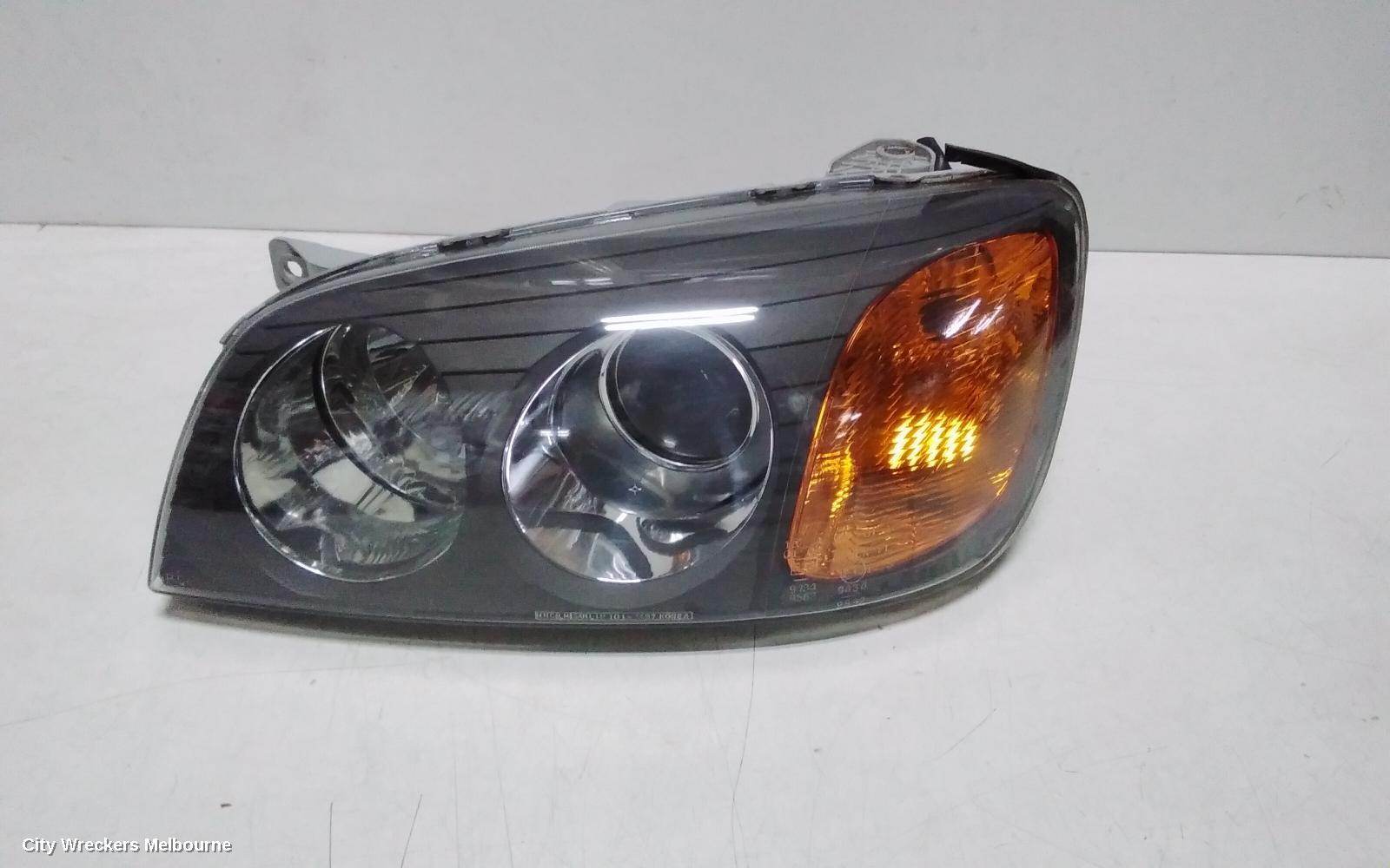 HYUNDAI GRANDEUR LEFT HEADLAMP, XG, BLACK INSERT, 10/1999 - 07/2002 - Image 1